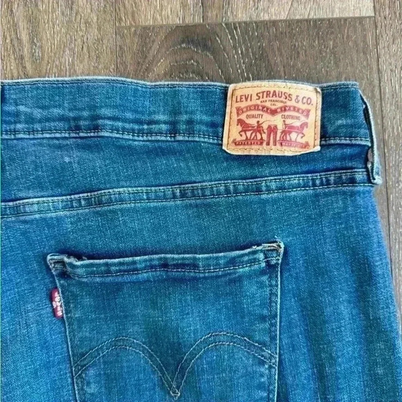 Levi’s Jeans.  Women’s size 18W.  Classic Straight style. - Picture 6 of 6